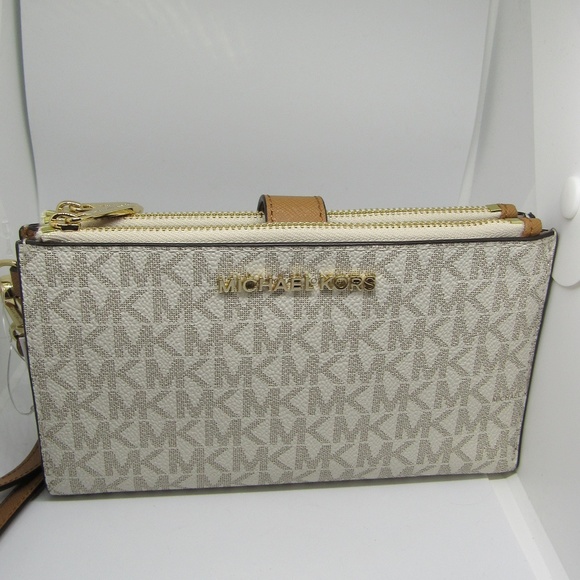 Michael Kors Handbags - Michael Kors Jet Set Travel Double Zip Wristlet
